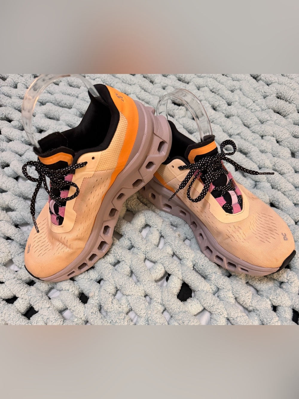 On Cloudmonster Running Shoes in Lt Orange & Bright Orange Trim Women’s Sz 7 - Picture 13 of 17